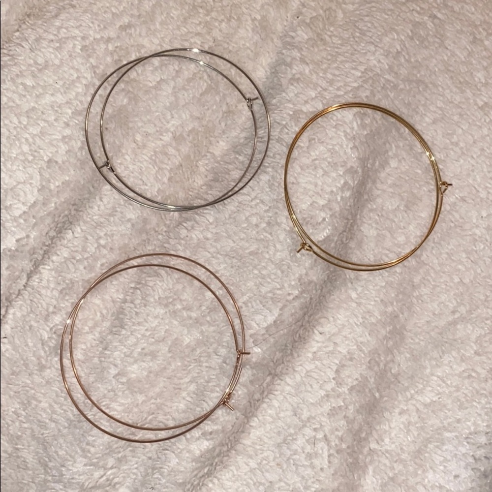 3pairs of hooped earrings